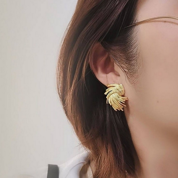 💖 2/$30 Womens earrings gold dainty statement elegant small stud wedding event - Picture 16 of 16